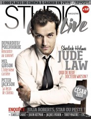 353814-jude-law-en-couverture-de-studio-cine-637x0-3.jpg