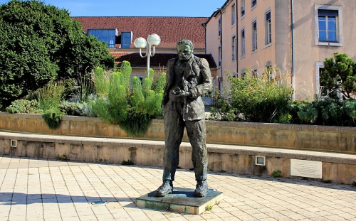 la-statue-de-victor-hugo.jpg