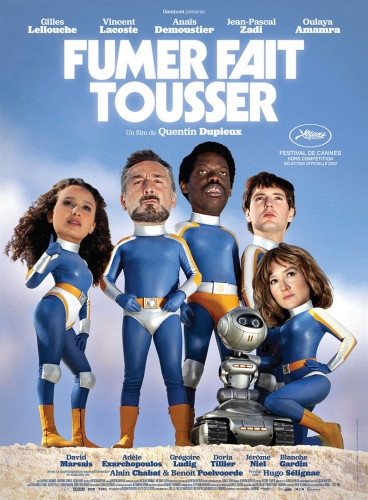 fumer fait tousser de quentin dupieux,cinéma,gilles lellouche,anaïs demoustier,vincent lacoste,jean-pascal zadi,oulaya amamra,adèle exachorpopoulos,david marsais,grégoire ludig,blanche gardin,doria tillier,benoît poelvoorde